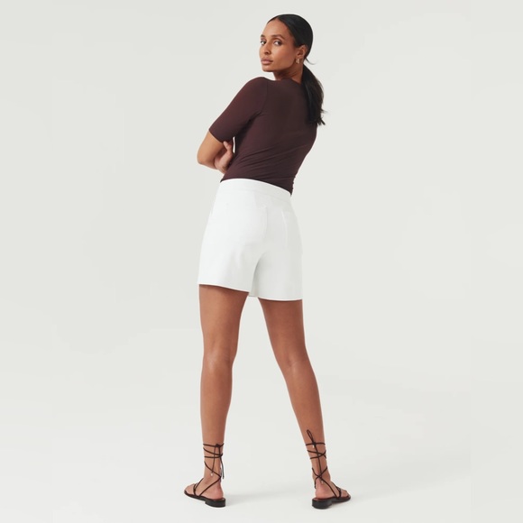 NWT SPANX On-the-Go 6” Shorts with Ultimate Opacity Technology in Classic White - Picture 2 of 9